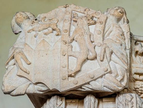 JN-07-04-Fig9b Heraldic carving on Croft tomb